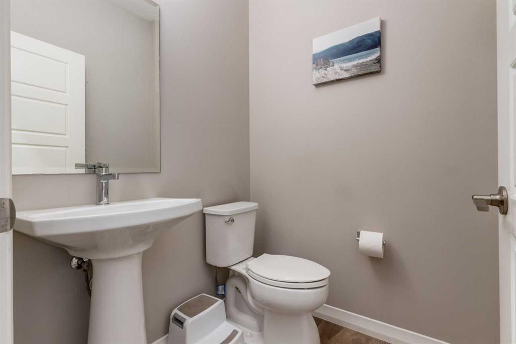 Picture for 759 Seton Circle SE https://www.cirrealty.ca/reb/creb/52/A2266252_14.jpg