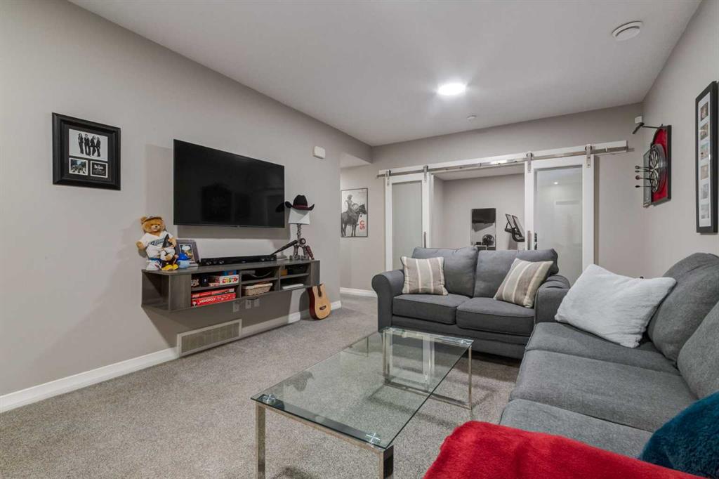 Picture for 759 Seton Circle SE https://www.cirrealty.ca/reb/creb/52/A2266252_33.jpg