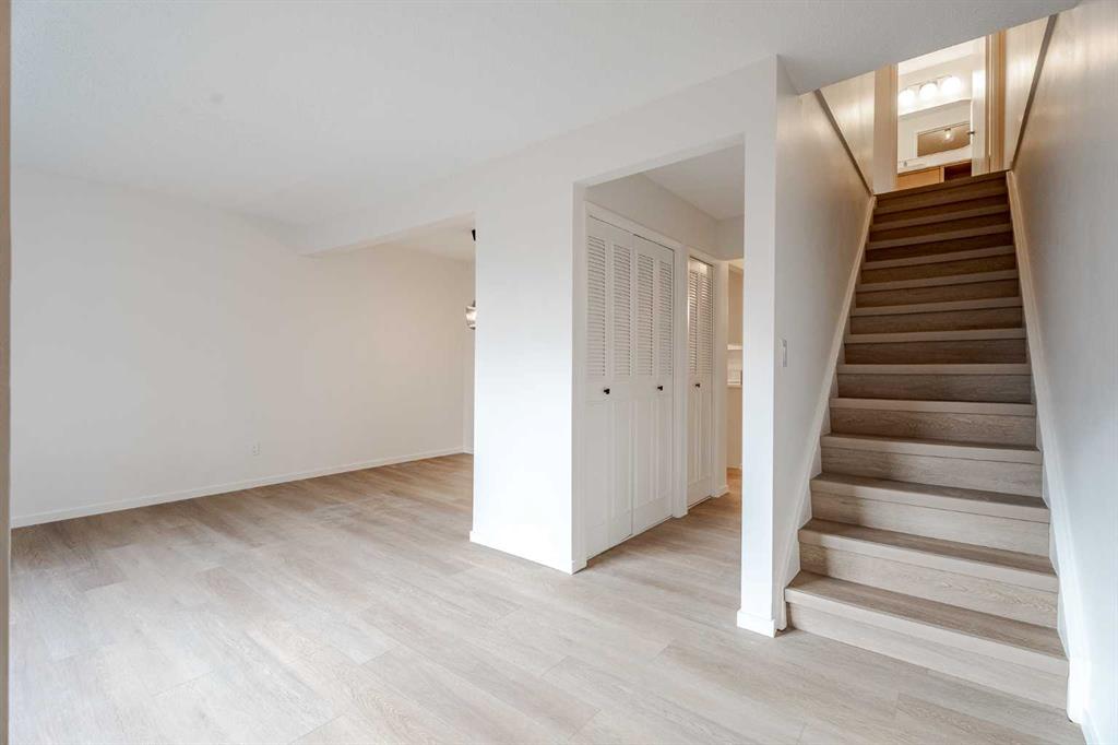 Picture for 110, 330 Canterbury Drive SW