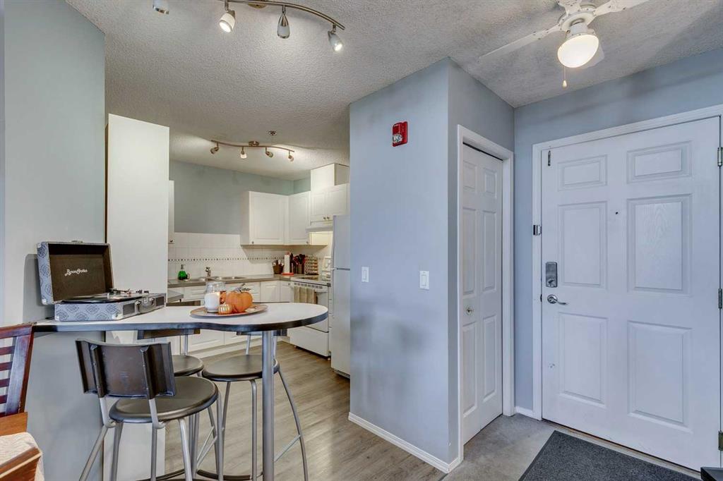 Picture for 305, 7 Harvest Gold Manor NE