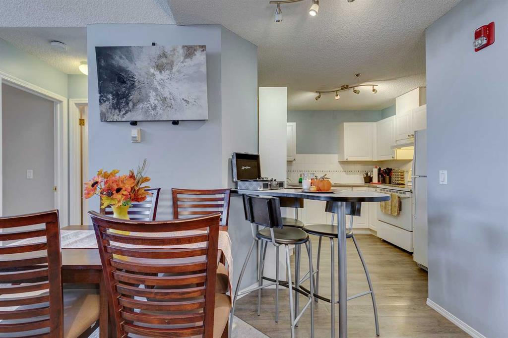 Picture for 305, 7 Harvest Gold Manor NE