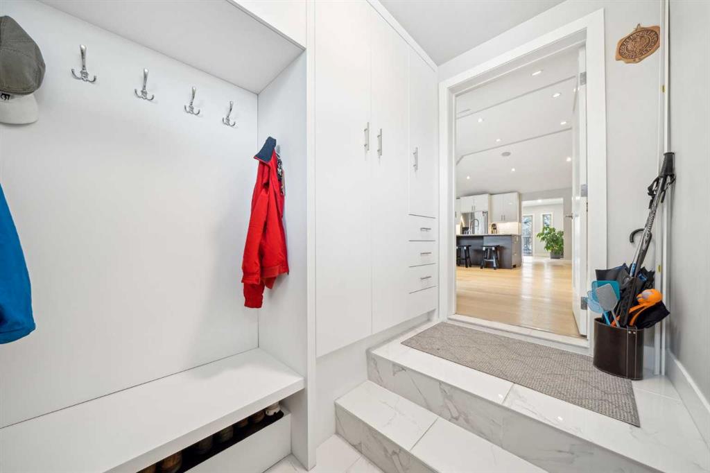 Picture for 16 MEADOWLARK Crescent SW