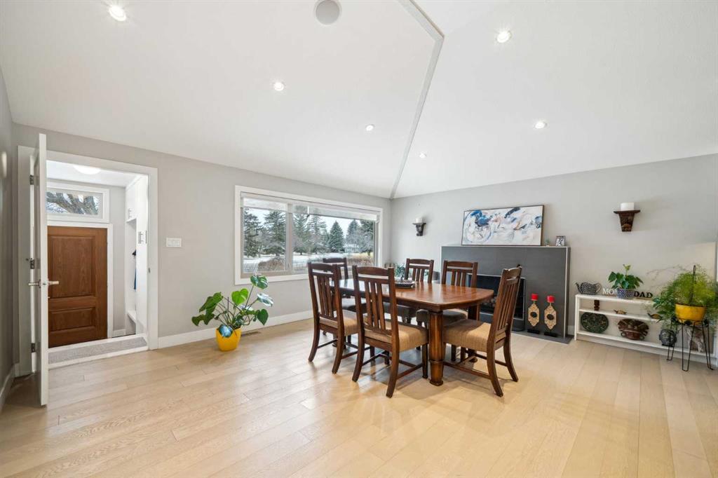 Picture for 16 MEADOWLARK Crescent SW