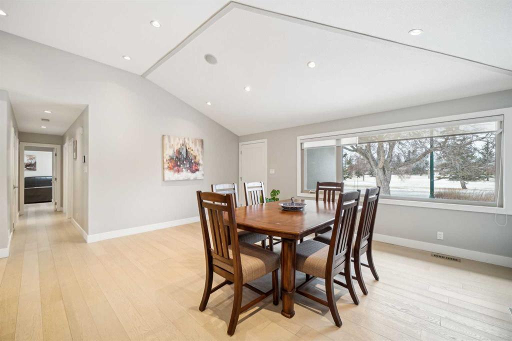 Picture for 16 MEADOWLARK Crescent SW