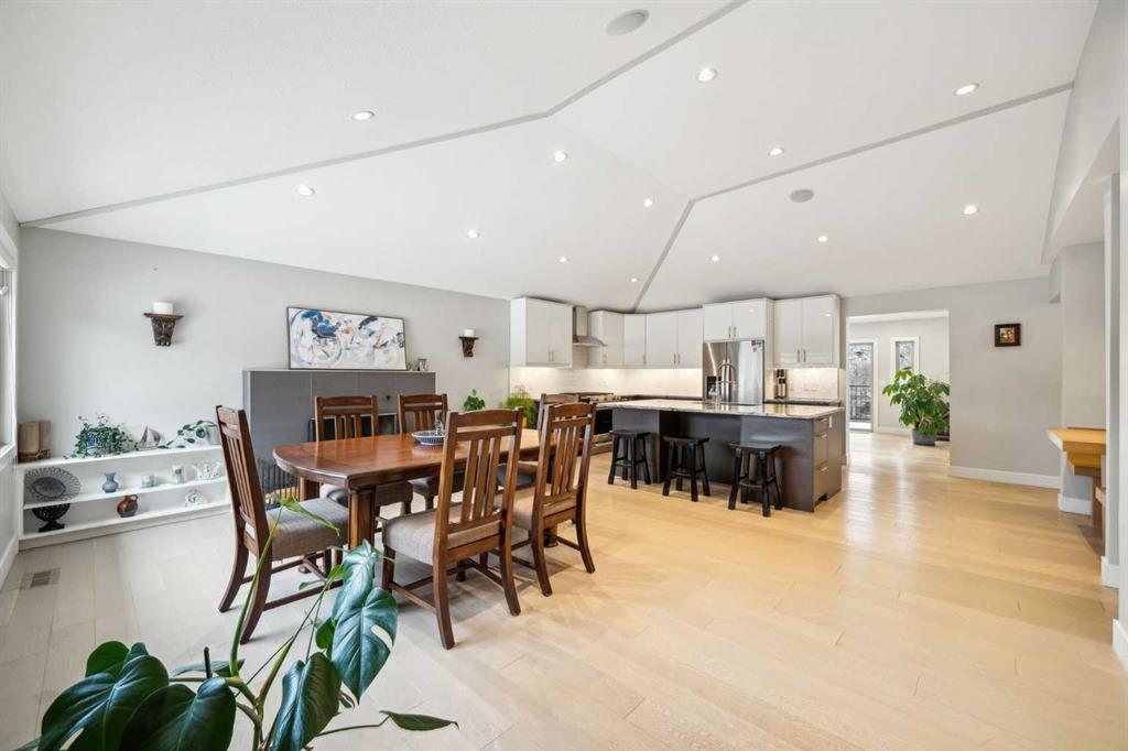 Picture for 16 MEADOWLARK Crescent SW