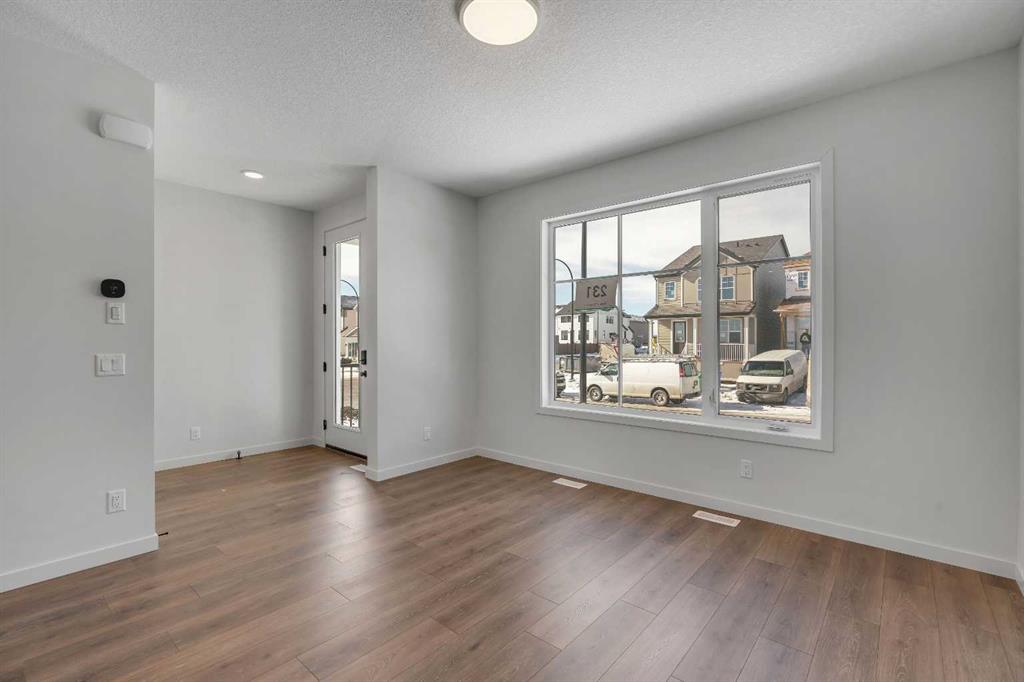 Picture for 231 Bartlett Crescent SE