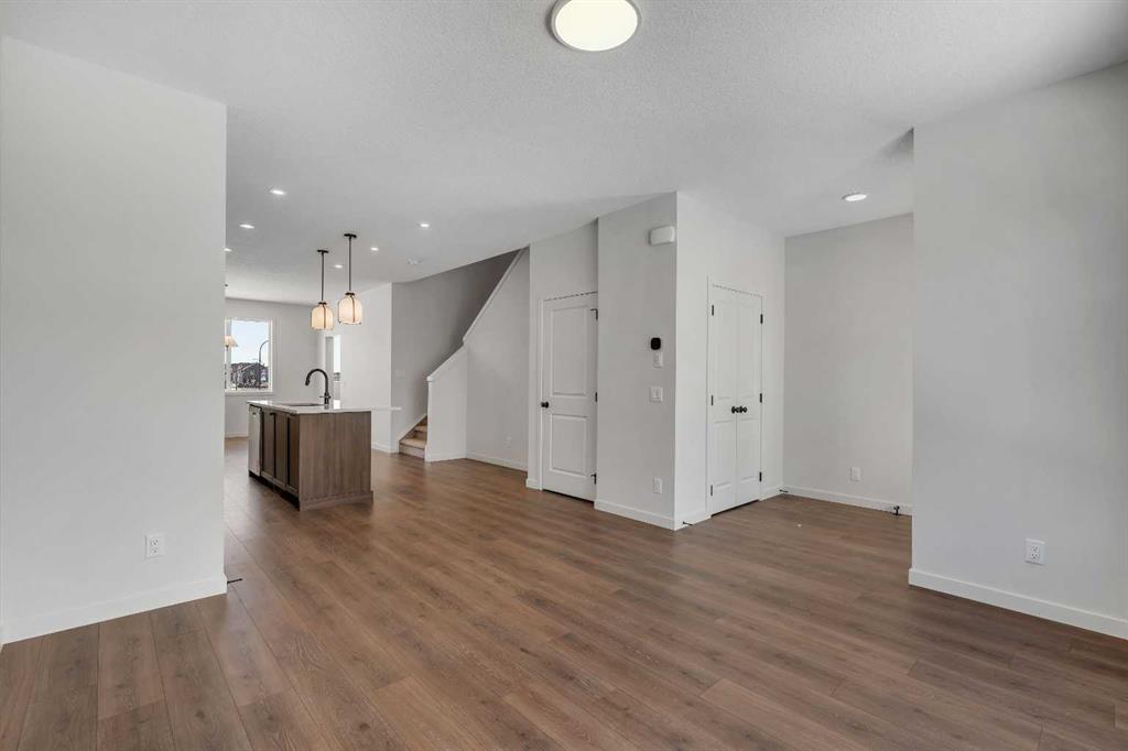 Picture for 231 Bartlett Crescent SE