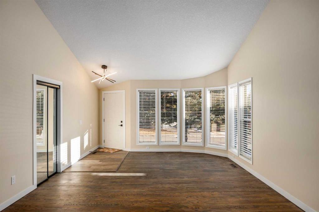 Picture for 131 Stratton Crescent SW