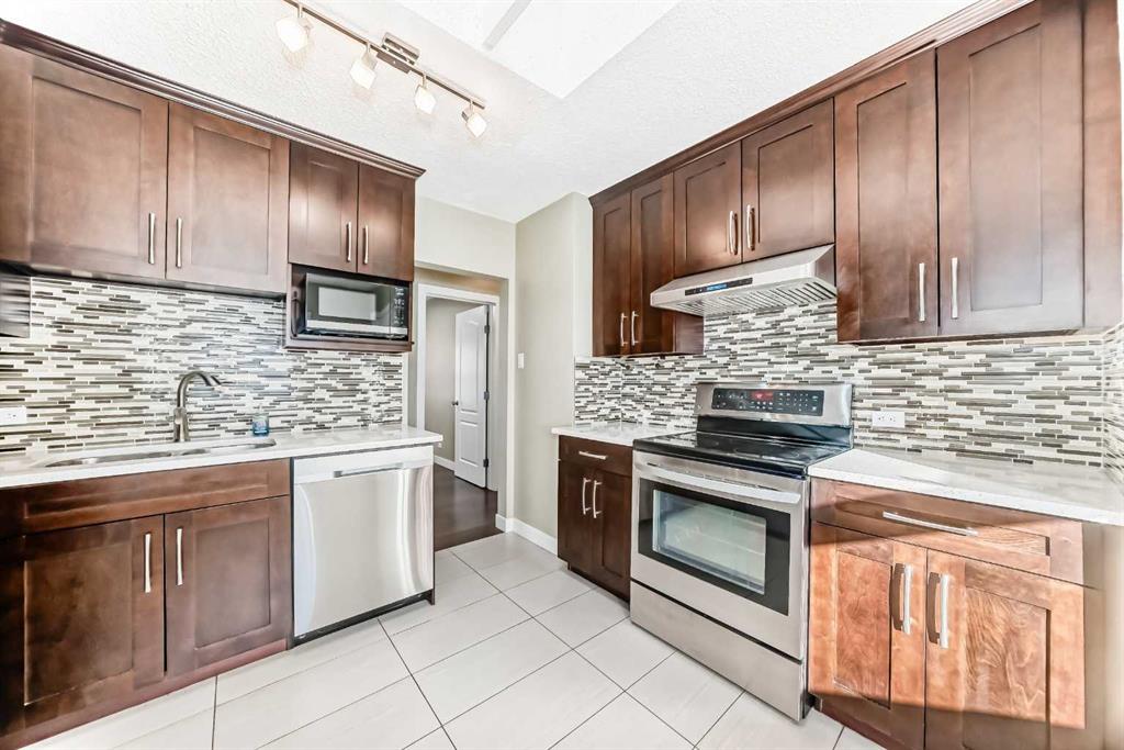 Picture for 319 45 Avenue SW