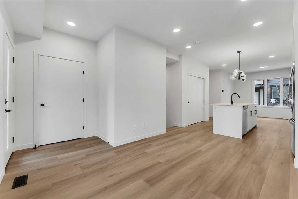 Picture for 1101B, 83 Arbour Lake Court NW