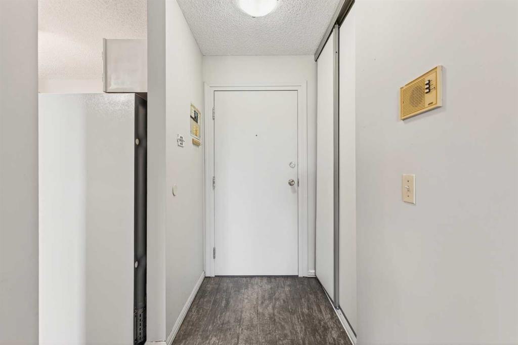 Picture for 204, 36 Glenbrook Crescent 