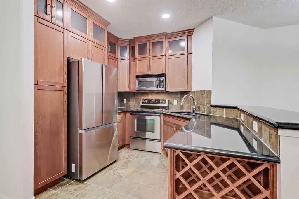 Picture for 120, 20 Discovery Ridge Close SW