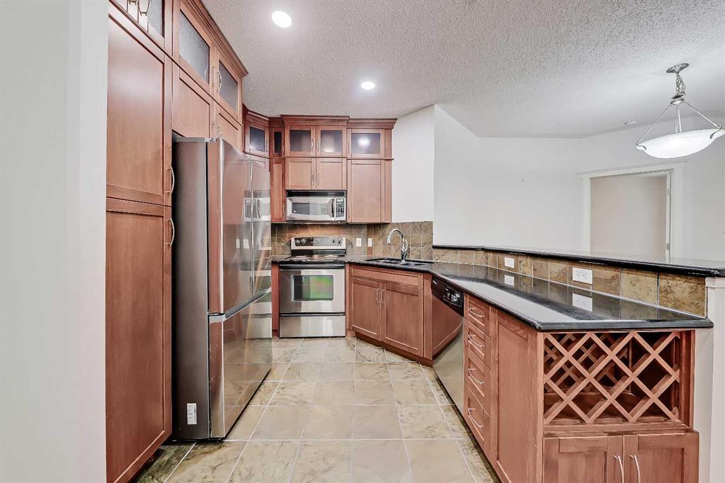 Picture for 120, 20 Discovery Ridge Close SW
