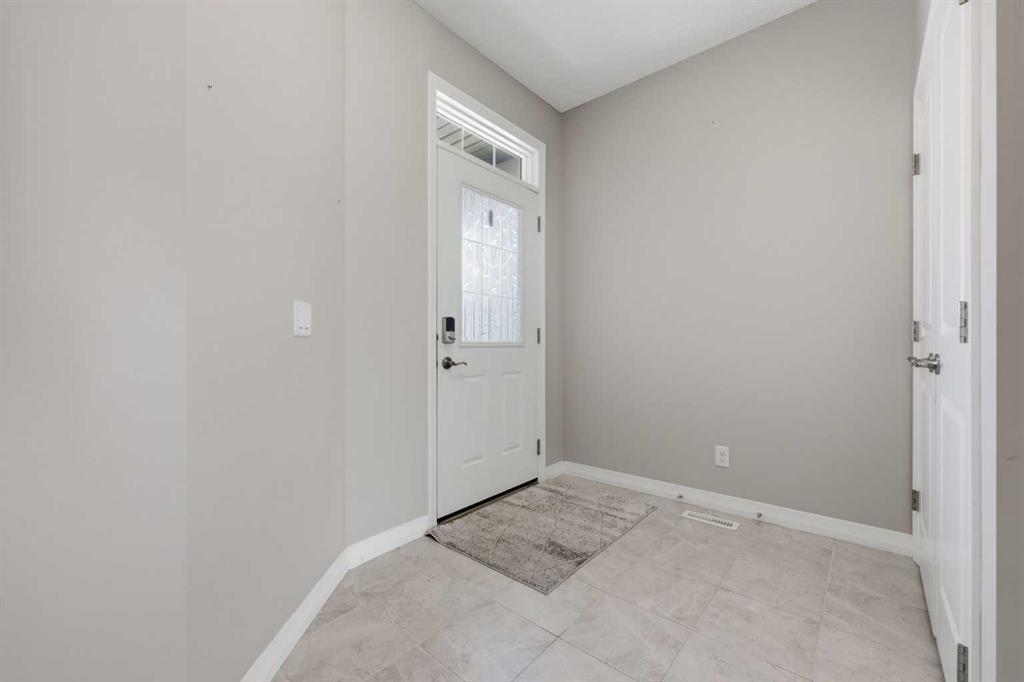 Picture for 58 Kingfisher Crescent SE