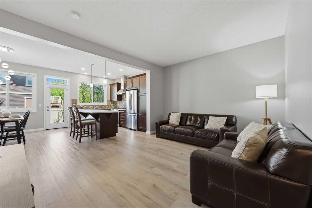 Picture for 58 Kingfisher Crescent SE