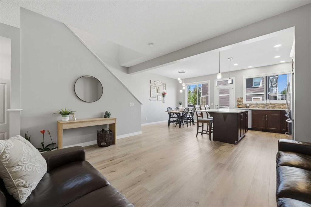Picture for 58 Kingfisher Crescent SE