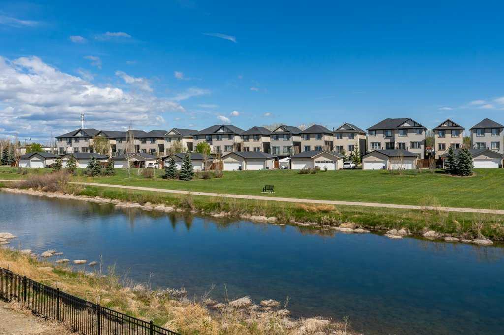 Picture for 318 Montrose Crescent SE