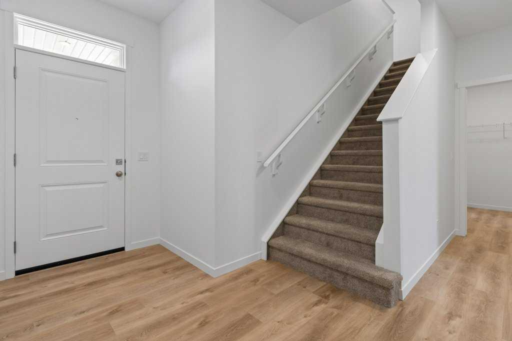 Picture for 318 Montrose Crescent SE