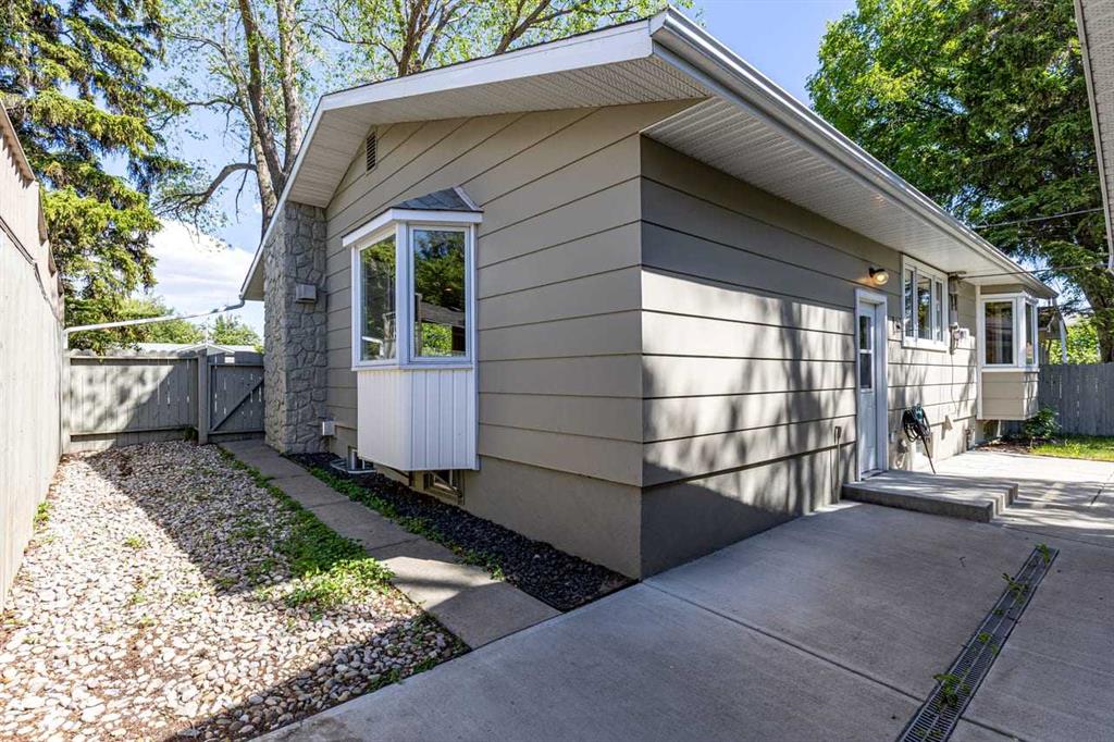 Picture for 10731 Maplebend Drive SE