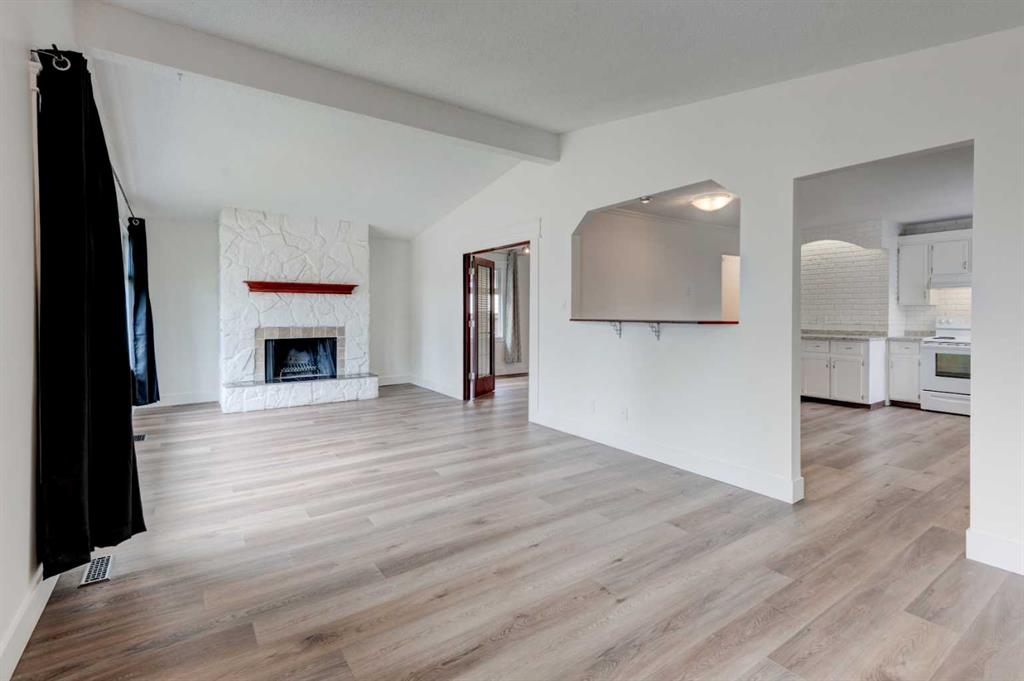 Picture for 660 Queen Charlotte Drive SE