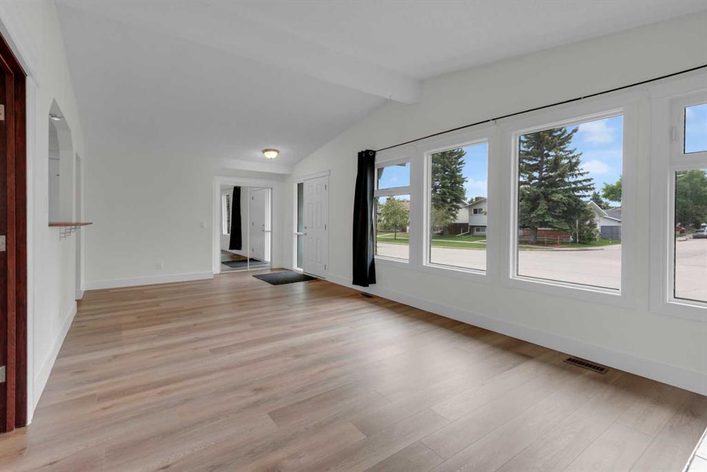 Picture for 660 Queen Charlotte Drive SE