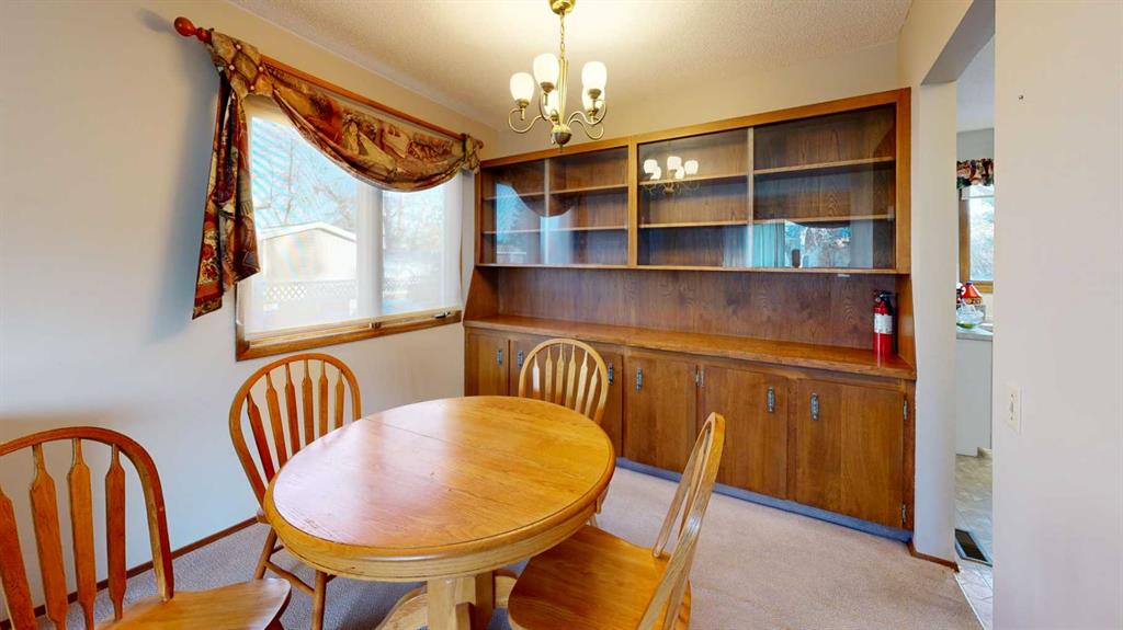 Picture for 2403 17 Street  https://www.cirrealty.ca/reb/creb/53/A2266053_11.jpg
