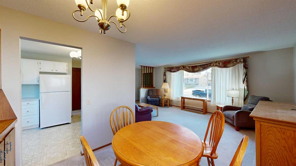Picture for 2403 17 Street  https://www.cirrealty.ca/reb/creb/53/A2266053_12.jpg