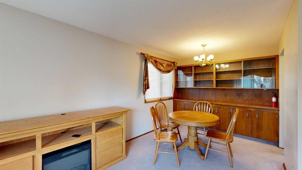 Picture for 2403 17 Street  https://www.cirrealty.ca/reb/creb/53/A2266053_13.jpg