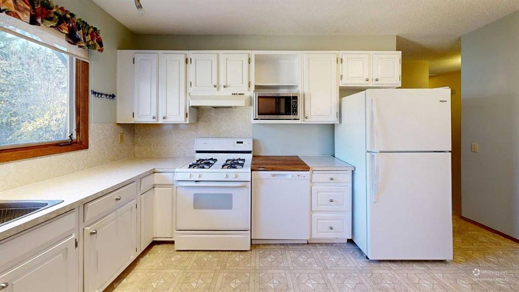 Picture for 2403 17 Street  https://www.cirrealty.ca/reb/creb/53/A2266053_14.jpg