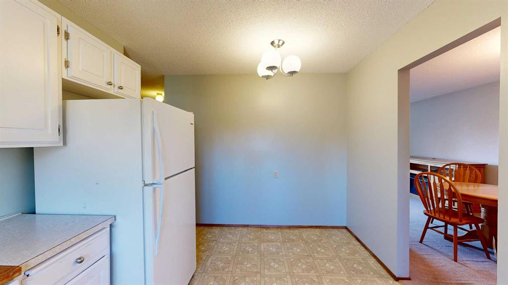 Picture for 2403 17 Street  https://www.cirrealty.ca/reb/creb/53/A2266053_16.jpg