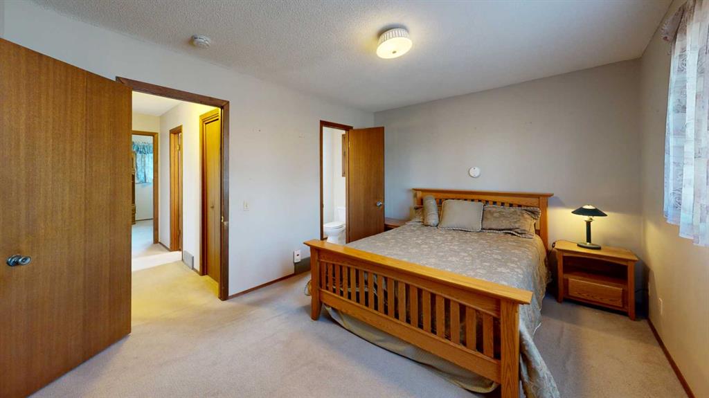 Picture for 2403 17 Street  https://www.cirrealty.ca/reb/creb/53/A2266053_19.jpg