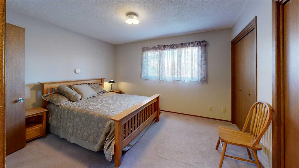 Picture for 2403 17 Street  https://www.cirrealty.ca/reb/creb/53/A2266053_20.jpg
