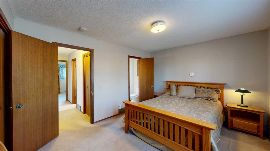 Picture for 2403 17 Street  https://www.cirrealty.ca/reb/creb/53/A2266053_21.jpg