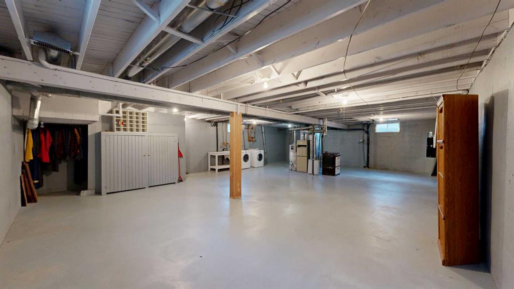 Picture for 2403 17 Street  https://www.cirrealty.ca/reb/creb/53/A2266053_30.jpg
