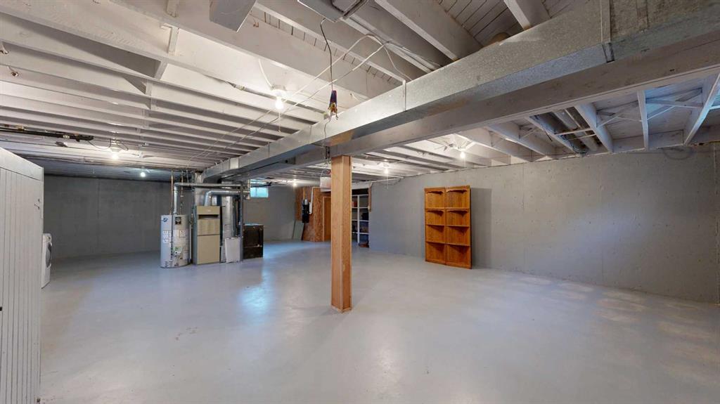 Picture for 2403 17 Street  https://www.cirrealty.ca/reb/creb/53/A2266053_31.jpg