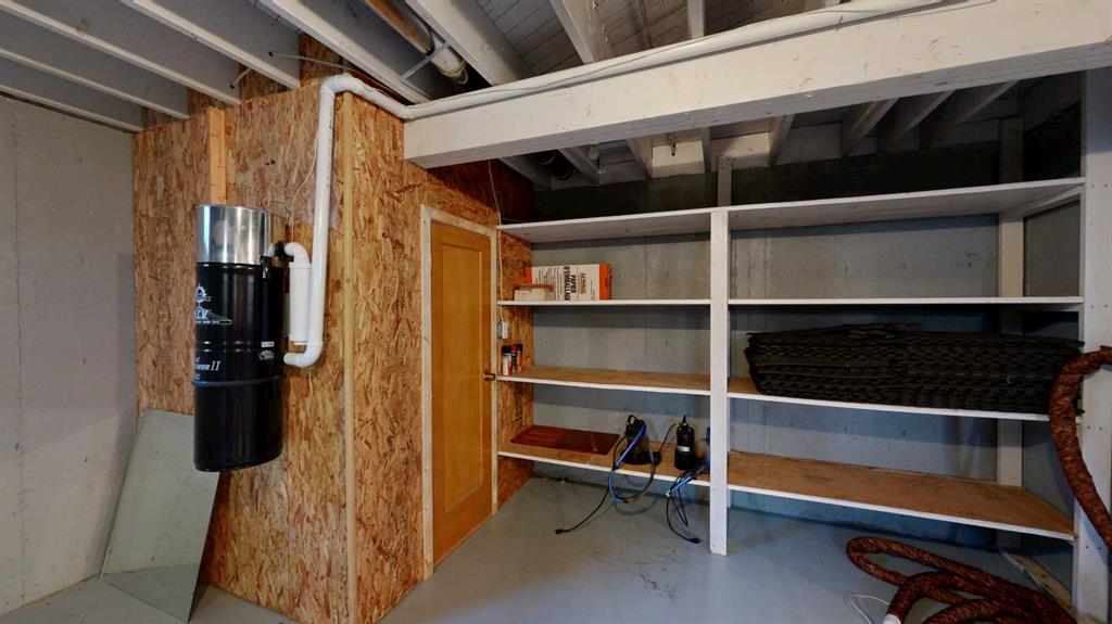 Picture for 2403 17 Street  https://www.cirrealty.ca/reb/creb/53/A2266053_33.jpg