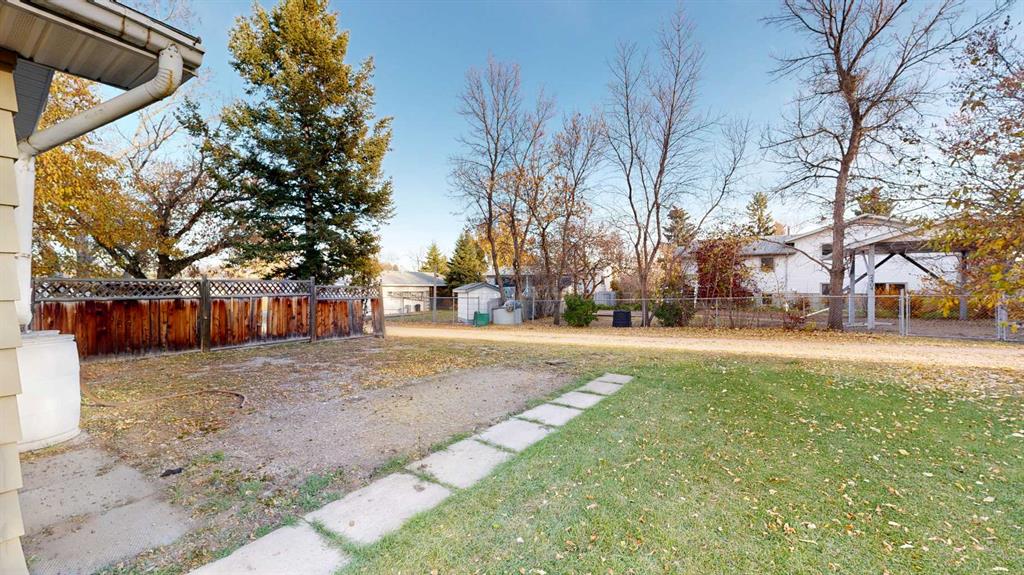 Picture for 2403 17 Street  https://www.cirrealty.ca/reb/creb/53/A2266053_35.jpg