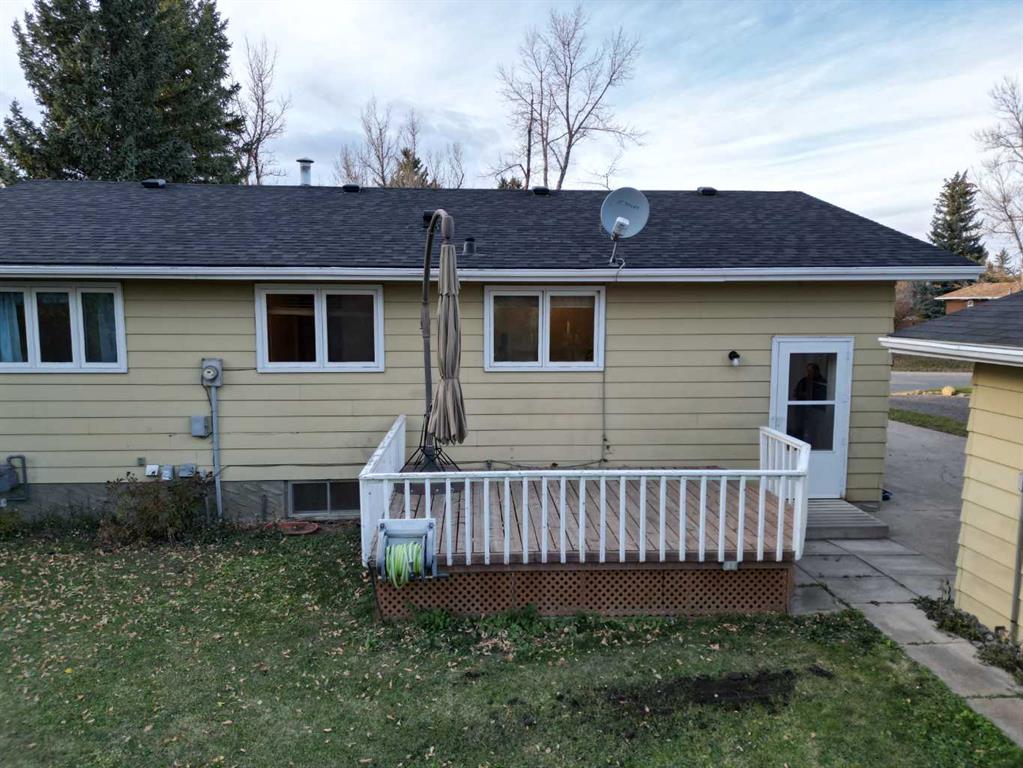 Picture for 2403 17 Street  https://www.cirrealty.ca/reb/creb/53/A2266053_38.jpg