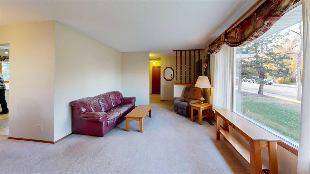 Picture for 2403 17 Street  https://www.cirrealty.ca/reb/creb/53/A2266053_7.jpg