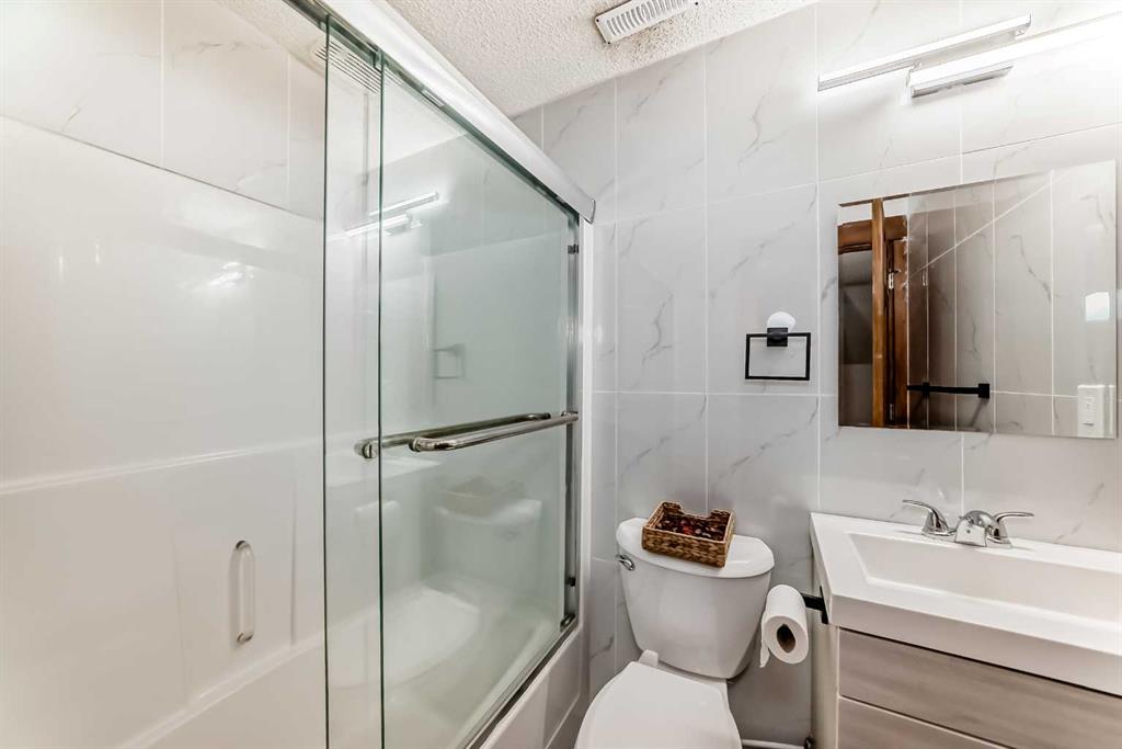 Picture for 323 Appleglen Place SE https://www.cirrealty.ca/reb/creb/53/A2266353_23.jpg