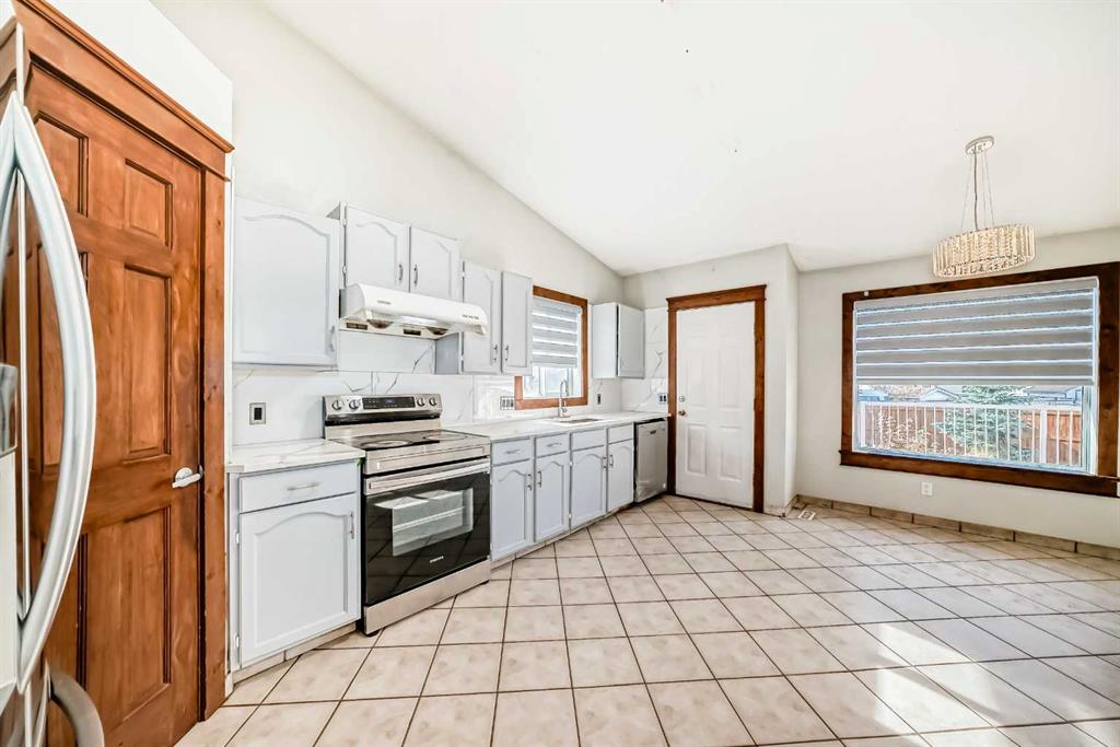 Picture for 323 Appleglen Place SE https://www.cirrealty.ca/reb/creb/53/A2266353_7.jpg