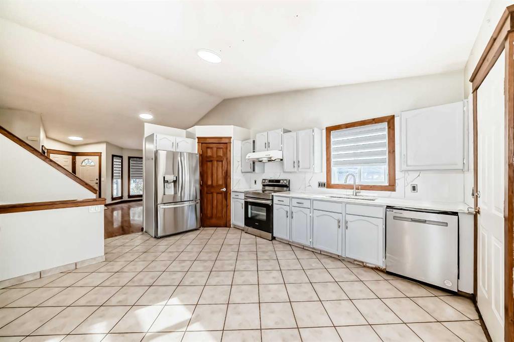 Picture for 323 Appleglen Place SE https://www.cirrealty.ca/reb/creb/53/A2266353_8.jpg