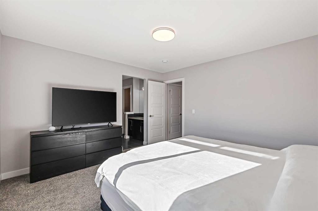 Picture for 277 Waterford Boulevard  https://www.cirrealty.ca/reb/creb/53/A2266753_15.jpg