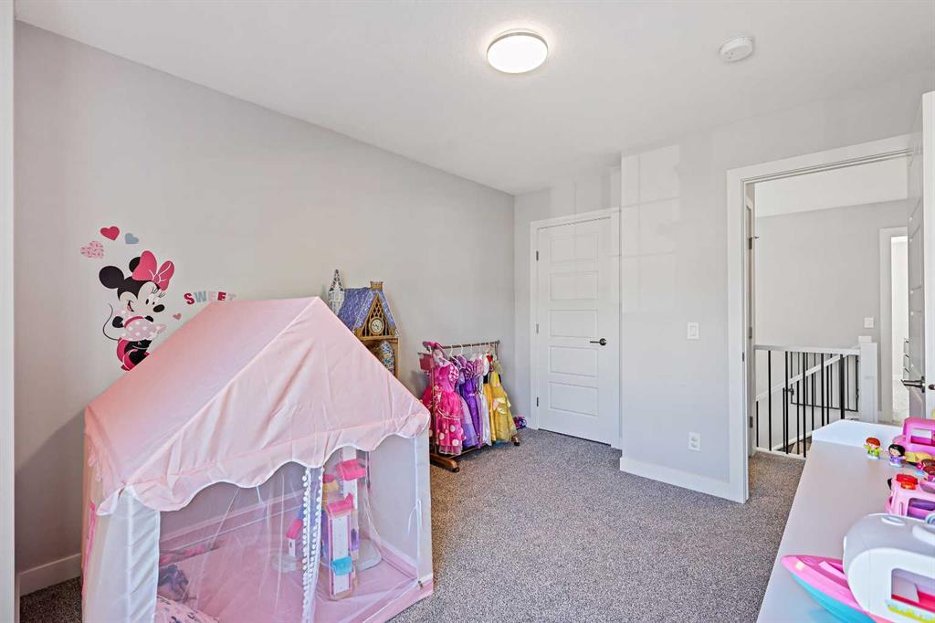 Picture for 277 Waterford Boulevard  https://www.cirrealty.ca/reb/creb/53/A2266753_22.jpg