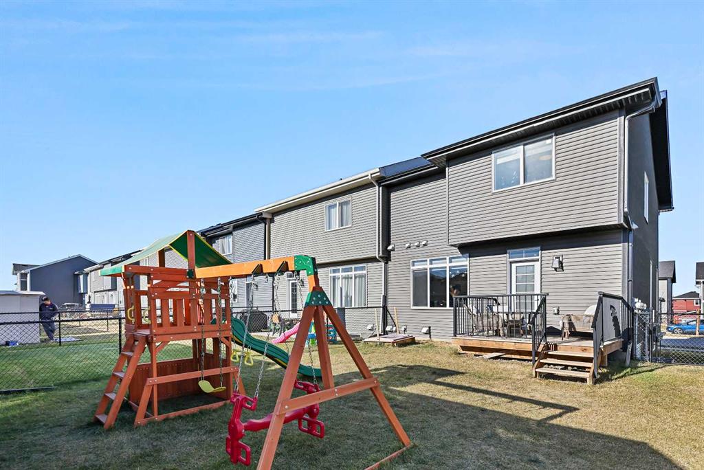 Picture for 277 Waterford Boulevard  https://www.cirrealty.ca/reb/creb/53/A2266753_25.jpg
