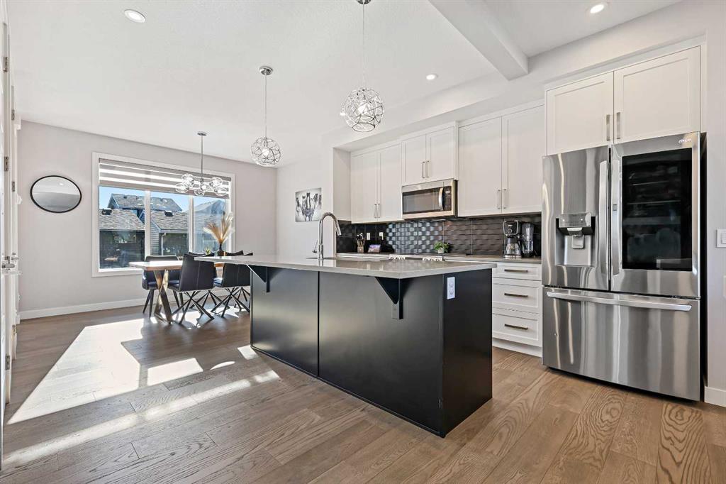 Picture for 277 Waterford Boulevard  https://www.cirrealty.ca/reb/creb/53/A2266753_7.jpg