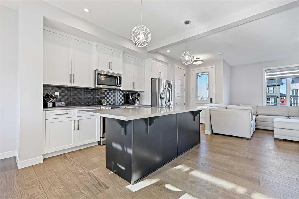 Picture for 277 Waterford Boulevard  https://www.cirrealty.ca/reb/creb/53/A2266753_8.jpg