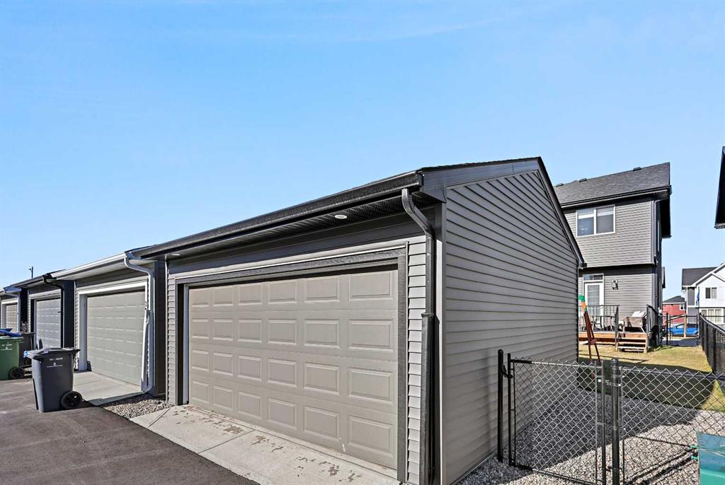 Picture for 277 Waterford Boulevard  https://www.cirrealty.ca/reb/creb/53/A2266753_9.jpg