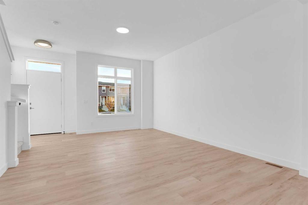 Picture for 164 Cobblestone Gate SW https://www.cirrealty.ca/reb/creb/53/A2266953_8.jpg