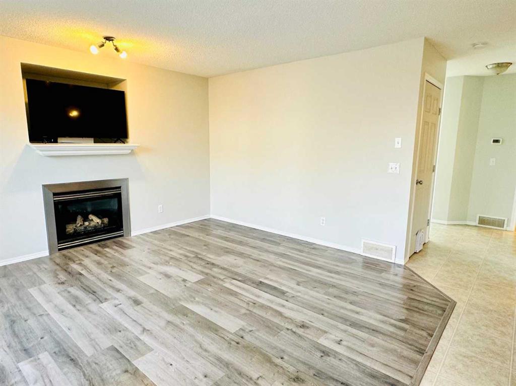 Picture for 8 Royal Elm Way NW